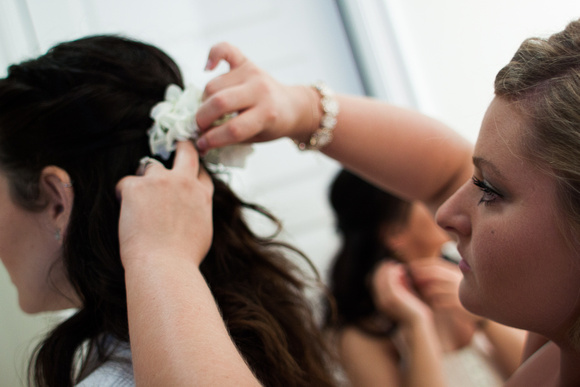 Adjusting the bride's hair accessory