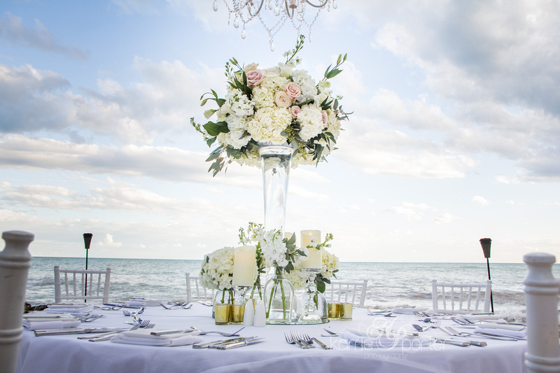 Table centerpiece setup by A Modern Romance and Milan Event Florals
